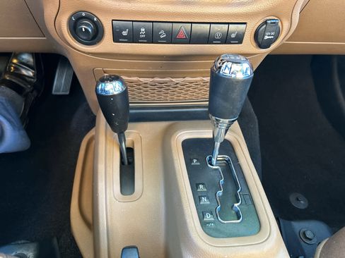 Used 2017 Jeep Wrangler Unlimited Rubicon w/ Dual Top Group image 26