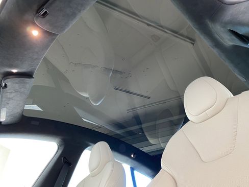 Used 2022 Tesla Model S AWD image 14