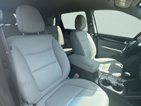 Used 2012 Kia Sorento LX w/ Convenience Pkg FWD image 15