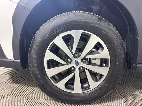 Used 2025 Subaru Outback Premium w/ Popular Package #1A image 5