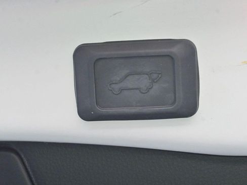 Used 2022 Toyota RAV4 XSE AWD/4WD image 10