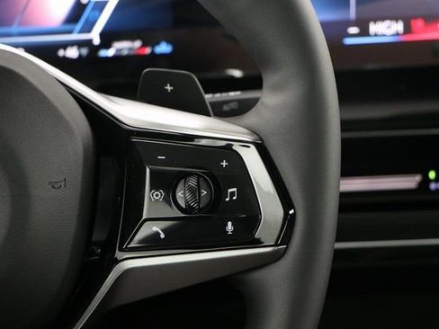 Used 2025 BMW 530i xDrive w/ Premium Package image 21