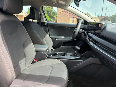 Used 2026 Kia K4 FWD image 32