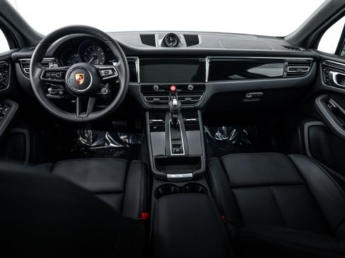 Certified 2026 Porsche Macan image 12