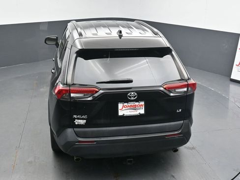 Used 2021 Toyota RAV4 LE image 34