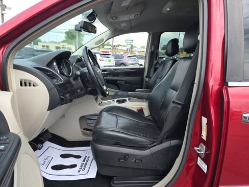 Used 2012 Chrysler Town & Country Touring-L w/ Entertainment Group #2 FWD image 13