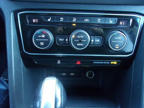 Used 2022 Volkswagen Atlas SEL Premium image 21