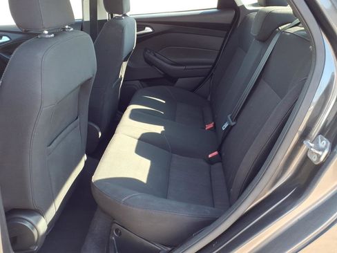 Used 2017 Ford Focus SE FWD image 6