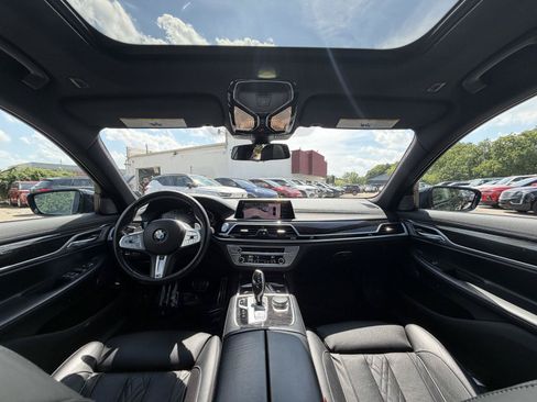 Used 2022 BMW 750i xDrive w/ M Sport Package AWD/4WD image 28