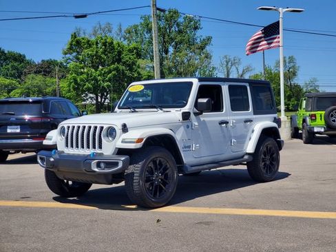 Used 2023 Jeep Wrangler Unlimited Sahara w/ Cold Weather Group AWD/4WD image 28