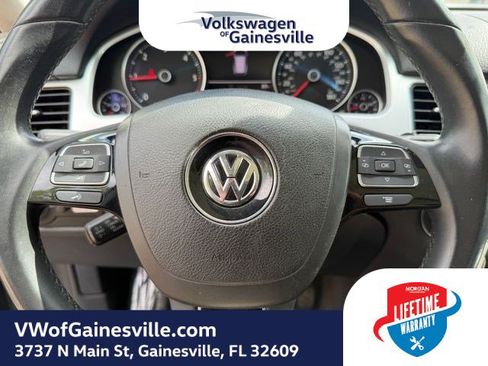 Used 2014 Volkswagen Touareg Executive AWD/4WD image 21