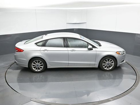 Used 2017 Ford Fusion SE image 49