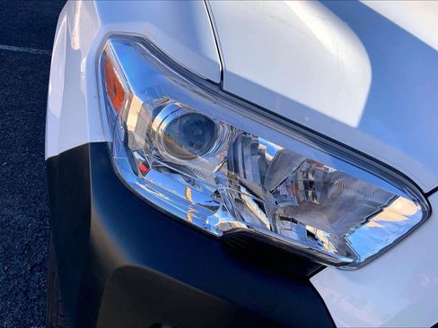 Certified 2022 Toyota Tacoma SR image 25