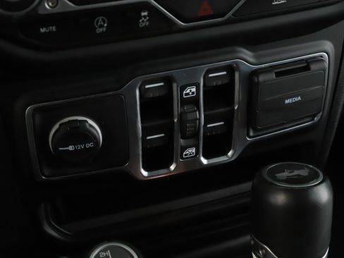 Used 2023 Jeep Wrangler Unlimited Sahara AWD/4WD image 15