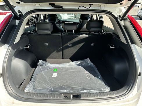 Used 2025 Kia Niro SX Touring image 32