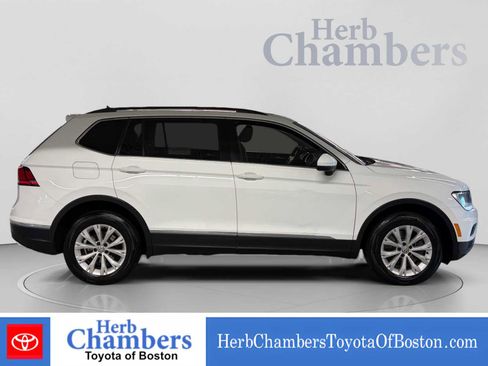 Used 2018 Volkswagen Tiguan SE w/ Panoramic Sunroof Package AWD/4WD image 12