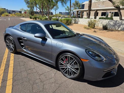 Used 2025 Porsche 718 Cayman S w/ Sport Chrono Package RWD image 9