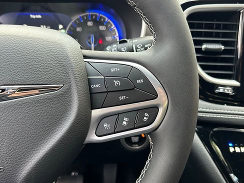 New 2026 Chrysler Pacifica Select image 45