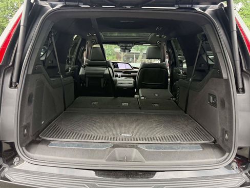 Used 2022 Cadillac Escalade ESV Premium Luxury AWD/4WD image 6