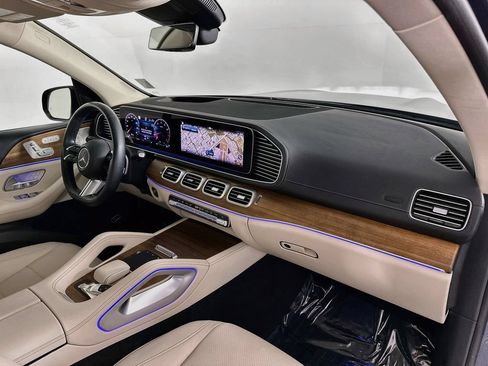 Certified 2025 Mercedes-Benz GLS 450 4MATIC image 31