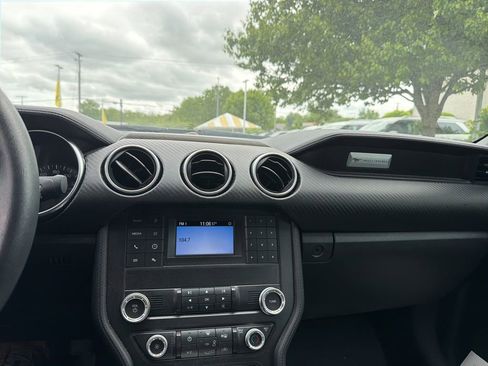 Used 2019 Ford Mustang Coupe RWD image 27