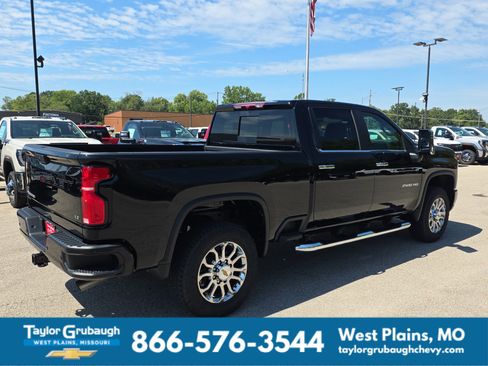 New 2026 Chevrolet Silverado 2500 LT w/ Z71 Chrome Sport Edition AWD/4WD image 9