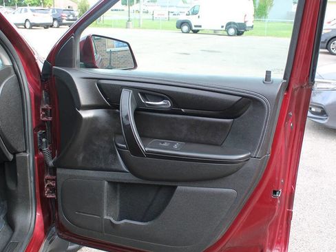 Used 2017 Chevrolet Traverse LT w/ Style and Technology Package FWD image 21