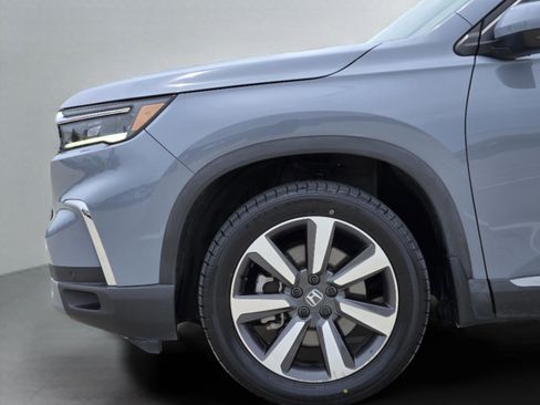 Certified 2025 Honda Pilot Touring image 30