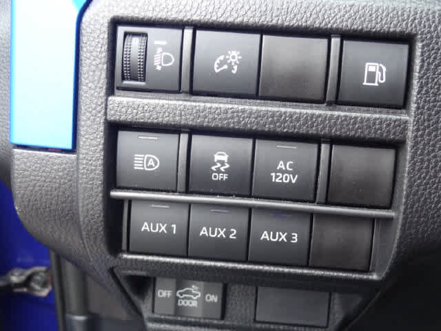 Used 2025 Toyota Tacoma TRD Sport w/ TRD Sport Upgrade Package AWD/4WD image 16