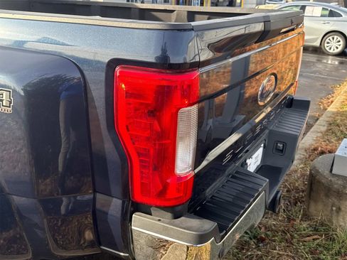 Used 2017 Ford F350 Lariat w/ Lariat Ultimate Package image 9