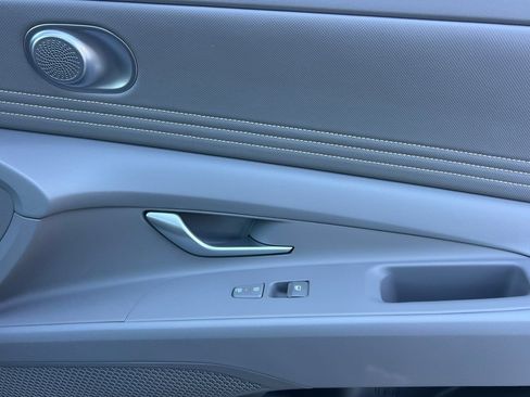 Used 2025 Hyundai Elantra SEL FWD image 22