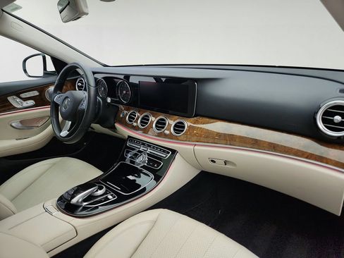 Used 2017 Mercedes-Benz E 300 4MATIC image 30