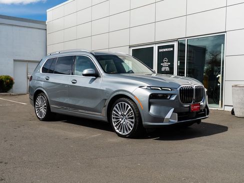 Used 2023 BMW X7 xDrive40i w/ Executive Package AWD/4WD image 30