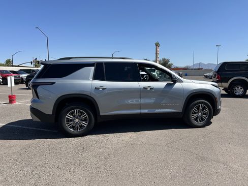 Certified 2025 Chevrolet Traverse LT FWD image 5