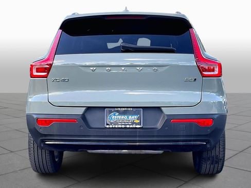 Used 2024 Volvo XC40 B5 Core image 4