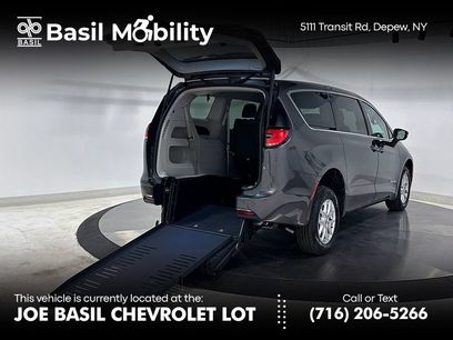 Used 2023 Chrysler Pacifica Touring-L