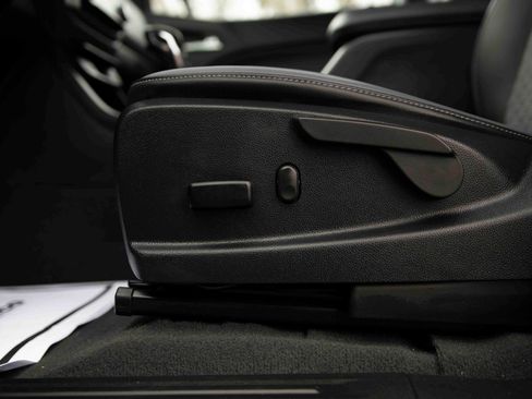 Used 2022 Chevrolet Colorado Z71 w/ Safety Package image 13