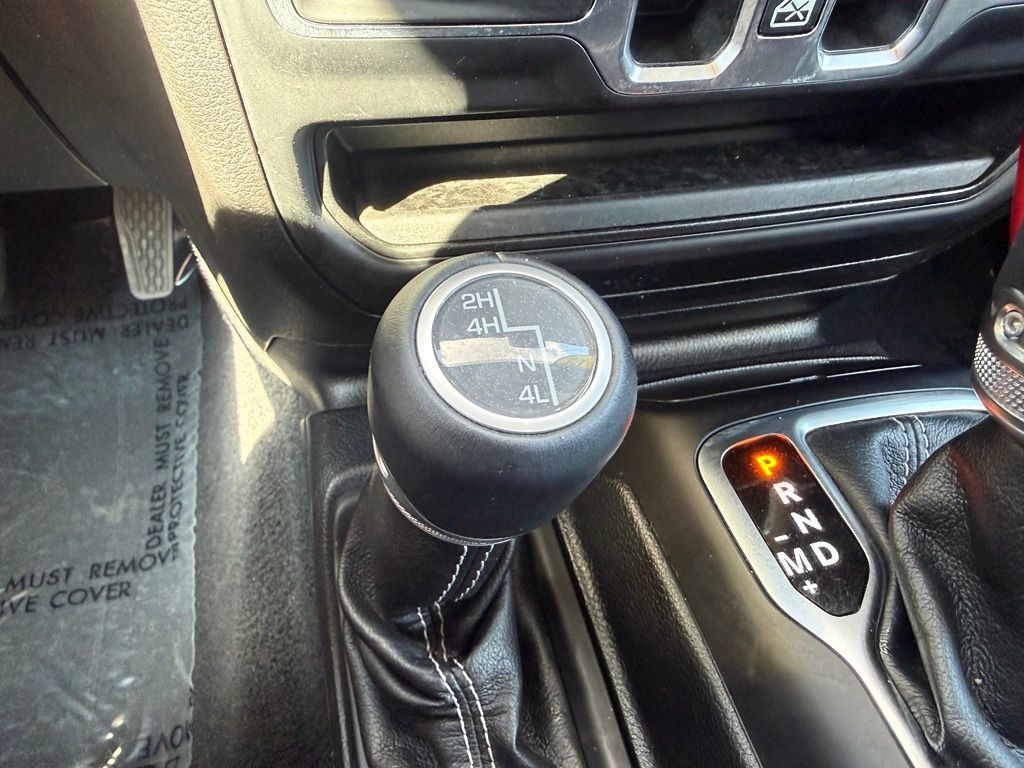 Used 2019 Jeep Wrangler Unlimited Sahara AWD/4WD image 30