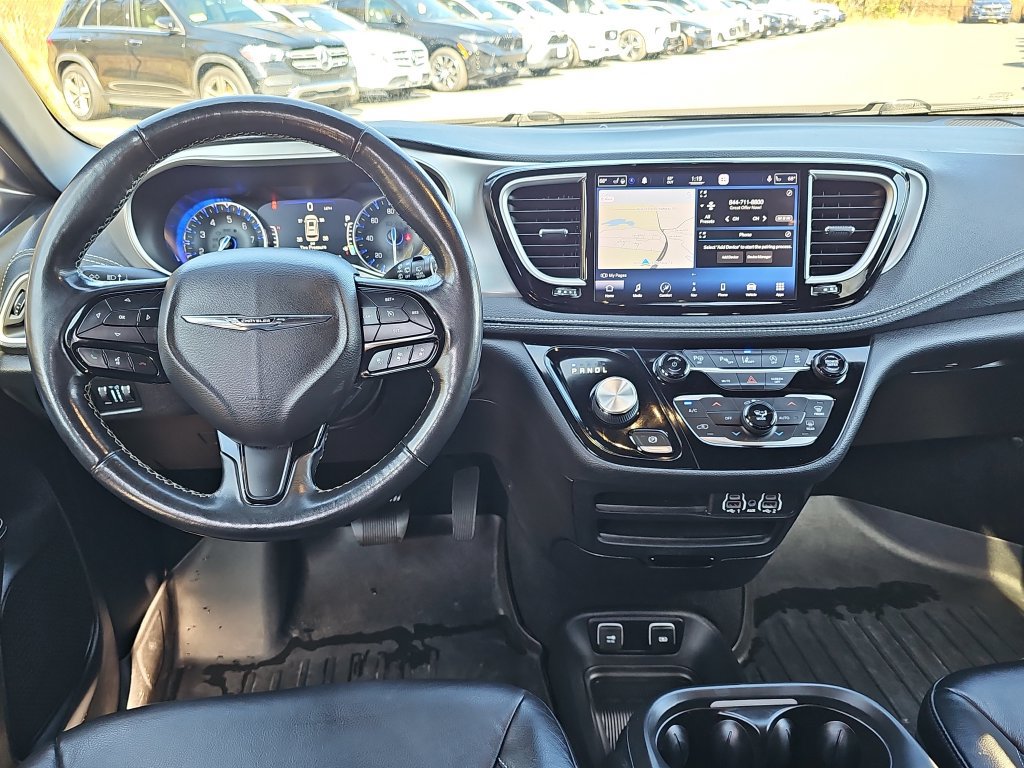 Used 2021 Chrysler Pacifica Touring-L w/ Premium & Safety Sphere Group FWD image 12