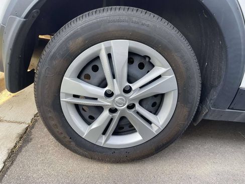 Used 2024 Nissan Kicks S FWD image 5