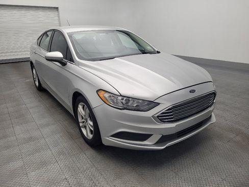 Used 2018 Ford Fusion SE w/ Fusion SE Technology Package FWD image 13