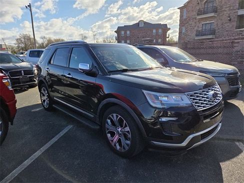 Used 2018 Ford Explorer Platinum image 2