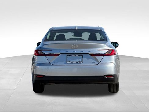 Used 2025 Toyota Camry LE FWD image 4