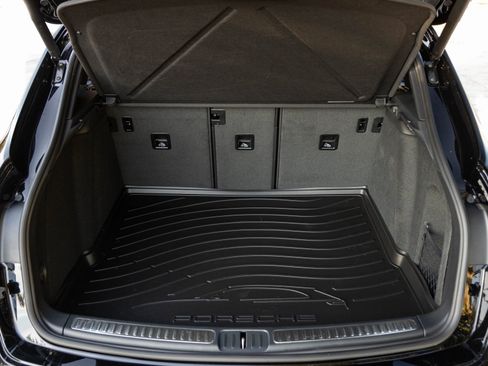 Certified 2026 Porsche Macan image 30