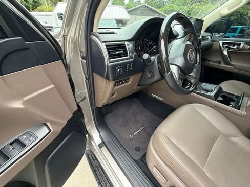 Used 2023 Lexus GX 460 Luxury w/ Accessory Package AWD/4WD image 33