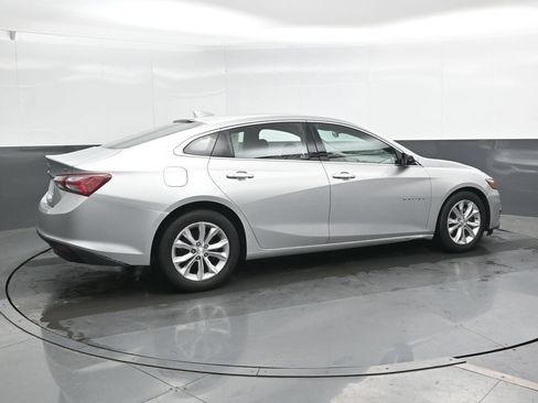Used 2019 Chevrolet Malibu LT FWD image 2