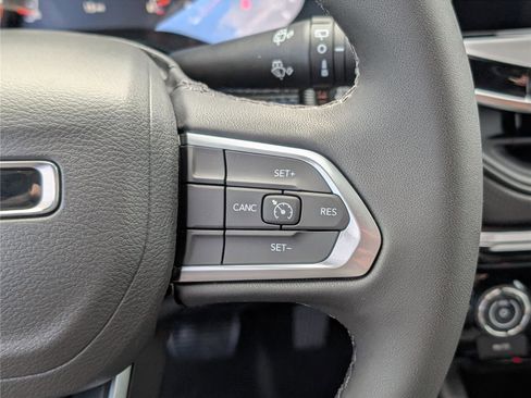 New 2026 Jeep Compass Latitude image 17