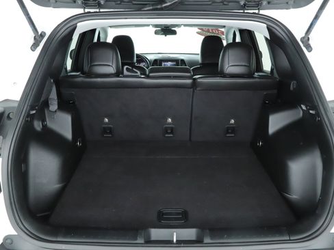 Used 2019 Jeep Cherokee Latitude Plus image 16