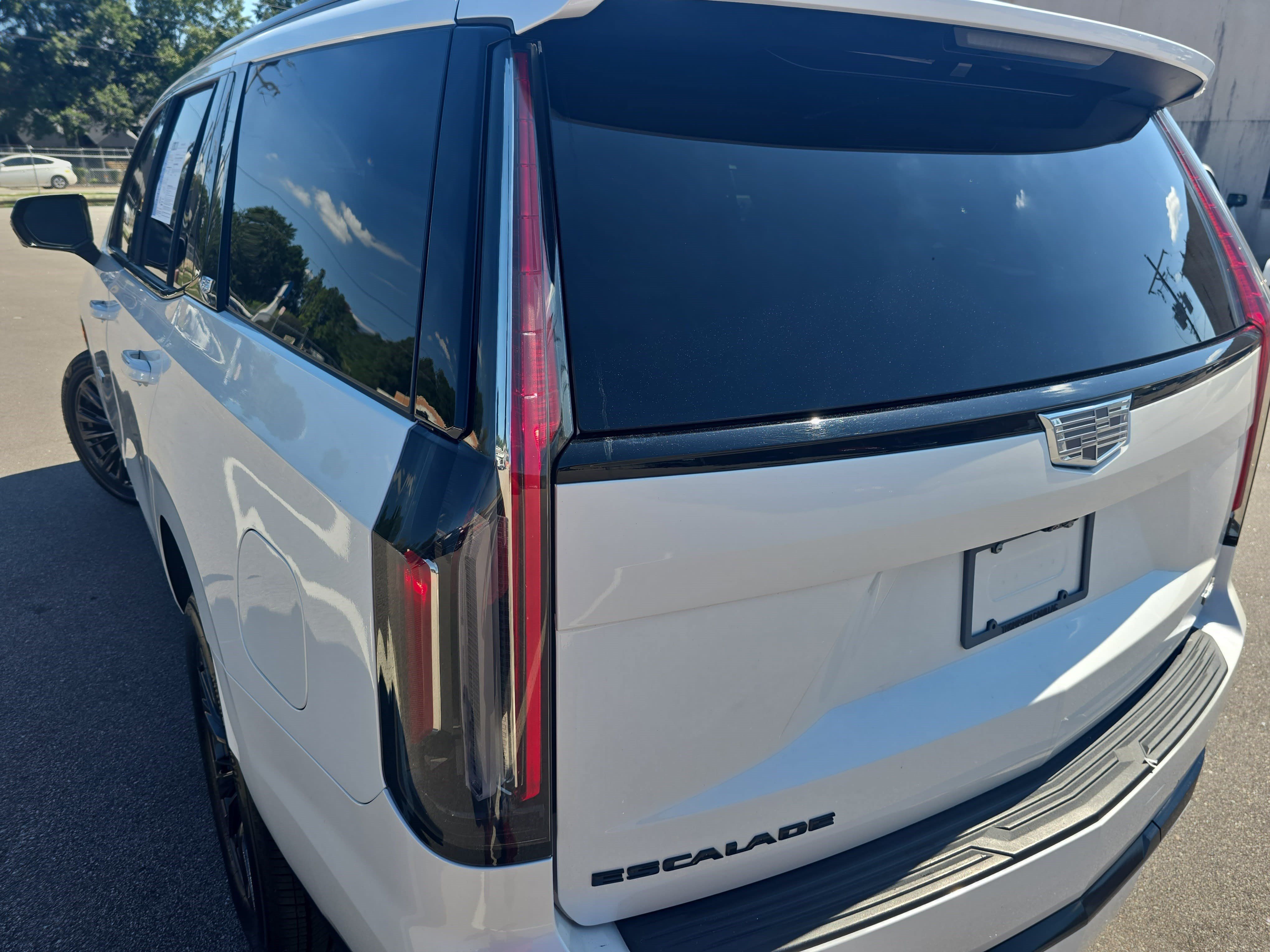 Certified 2024 Cadillac Escalade V w/ LPO, ONYX Package AWD/4WD image 36
