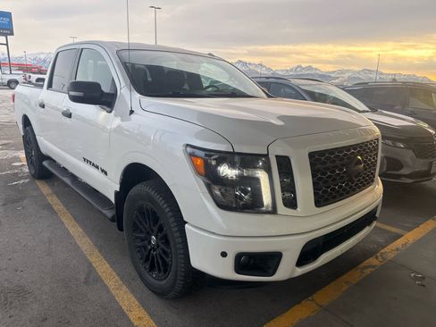 Used 2019 Nissan Titan SL w/ Midnight Edition image 2